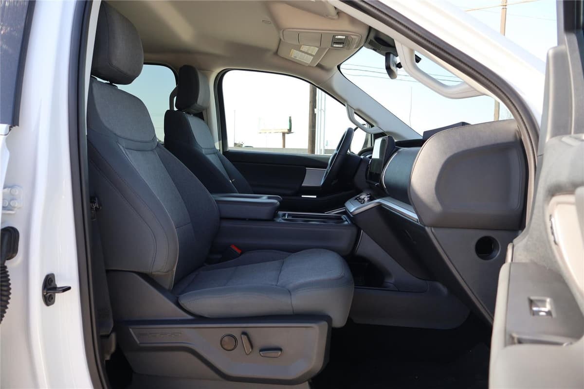 2025 Ford Expedition Max - Image 41