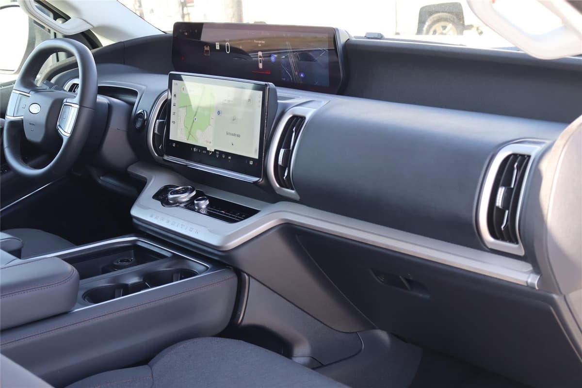 2025 Ford Expedition Max - Image 42