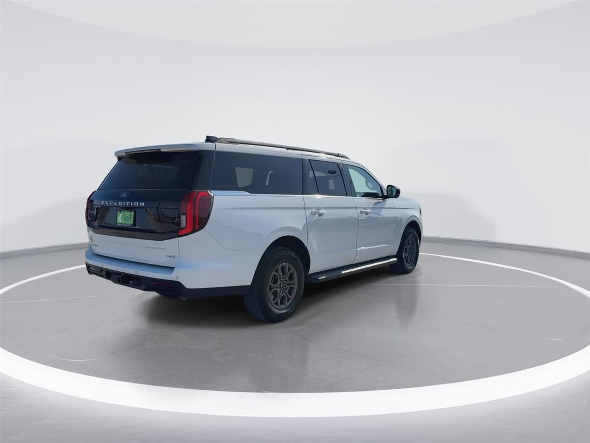 2025 Ford Expedition Max - Image 9