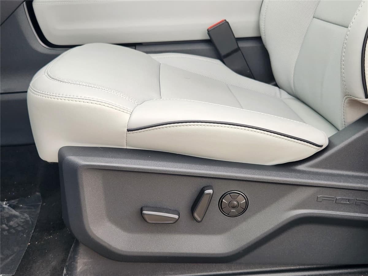 2025 Ford Expedition Max - Image 18