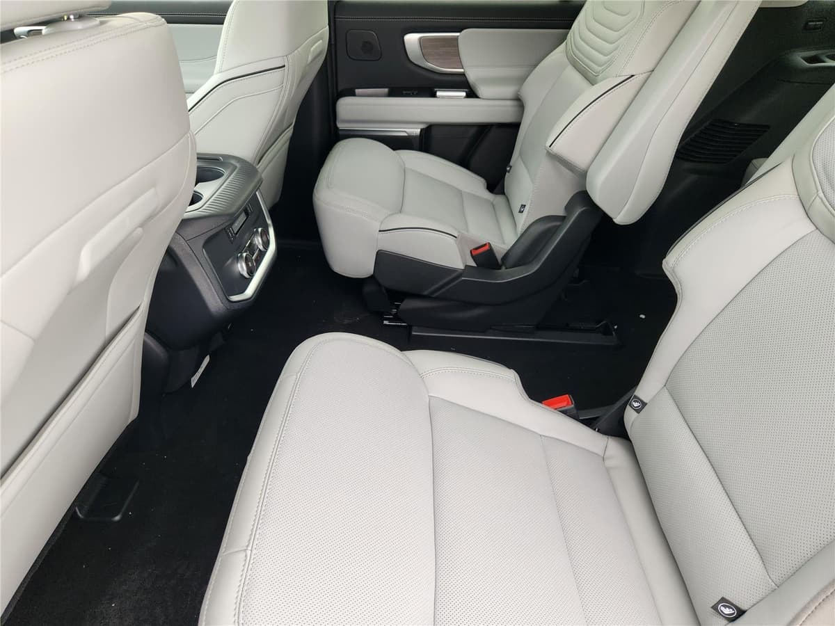 2025 Ford Expedition Max - Image 21