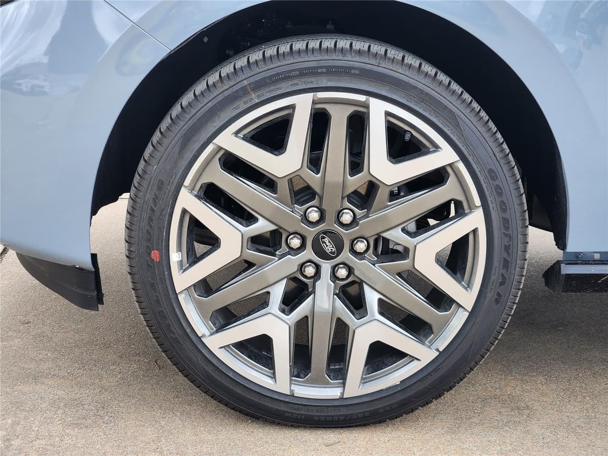 2025 Ford Expedition Max - Image 7