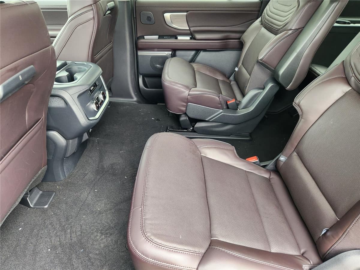 2025 Ford Expedition Max - Image 21