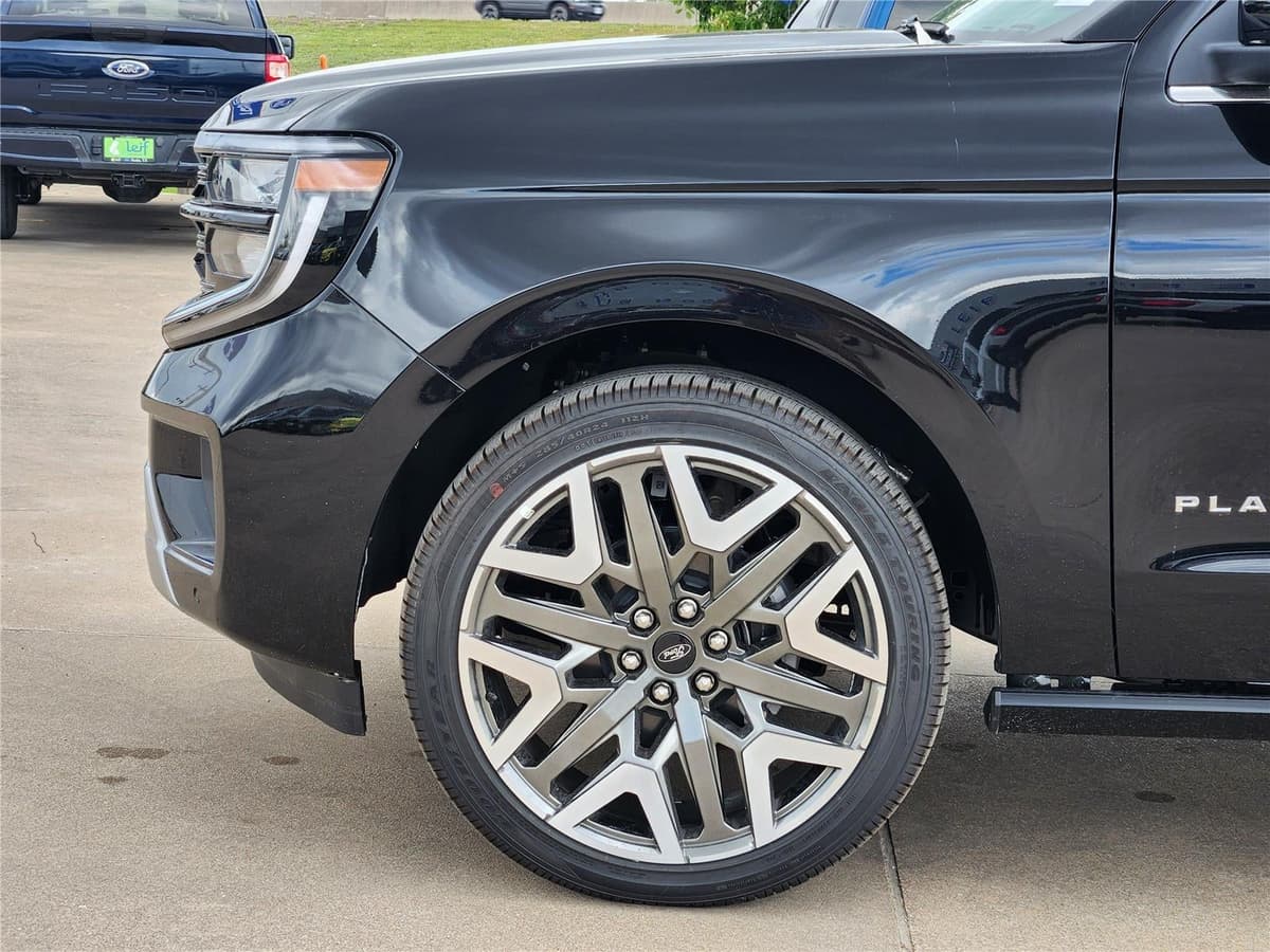 2025 Ford Expedition Max - Image 6