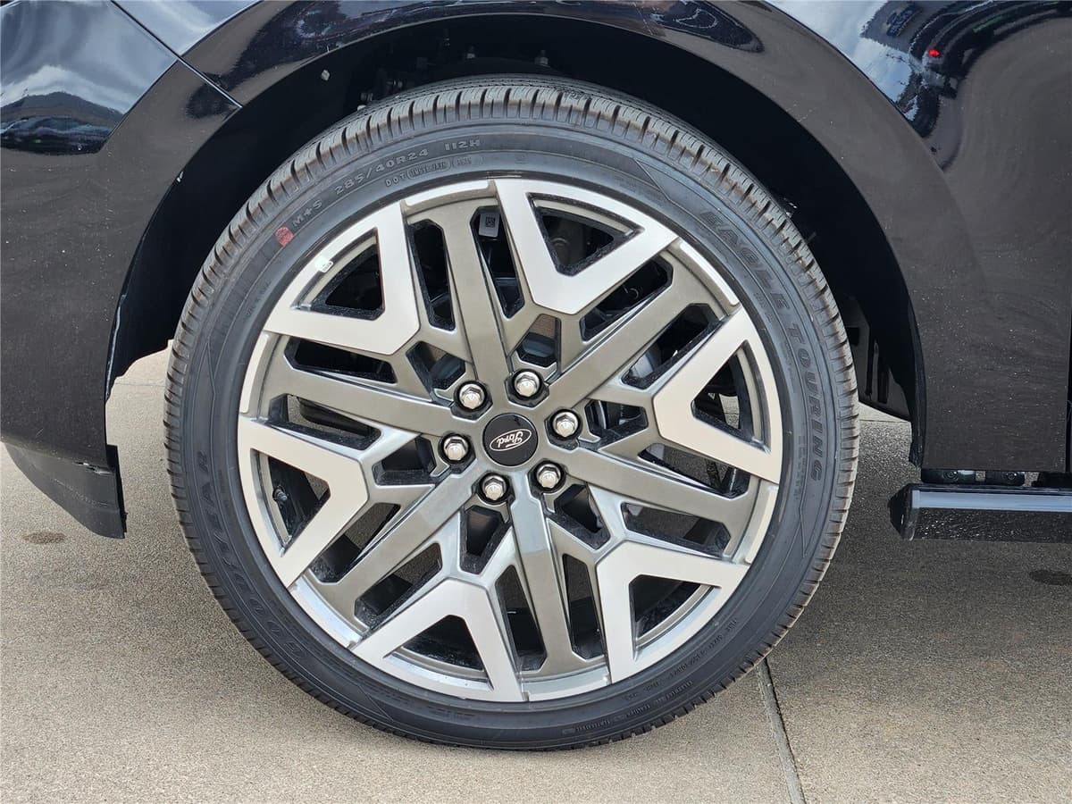 2025 Ford Expedition Max - Image 7