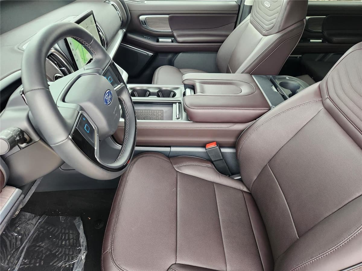 2025 Ford Expedition Max - Image 9