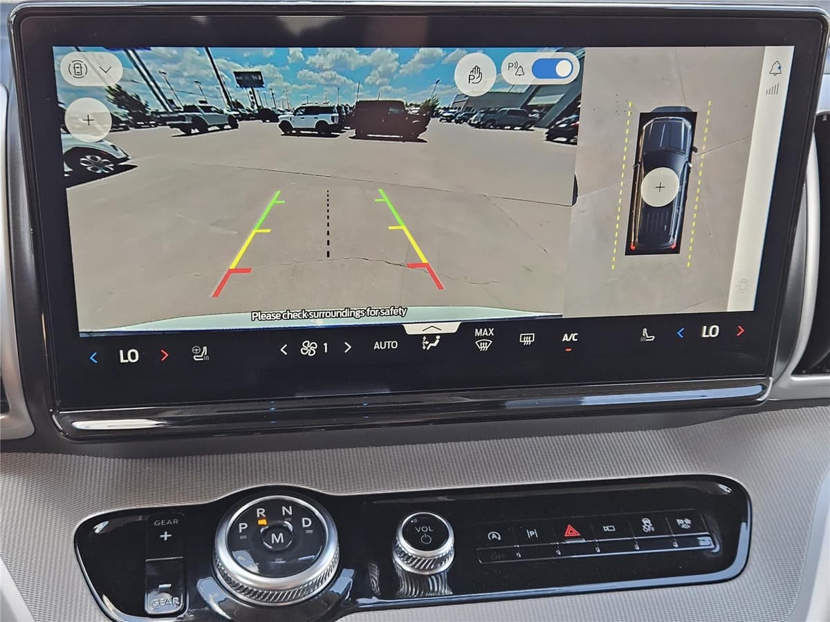 2026 Ford Expedition - Image 14