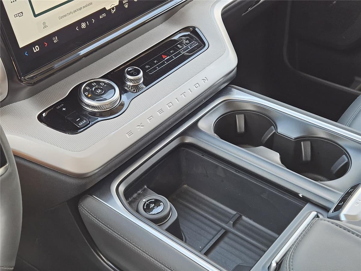 2026 Ford Expedition - Image 16