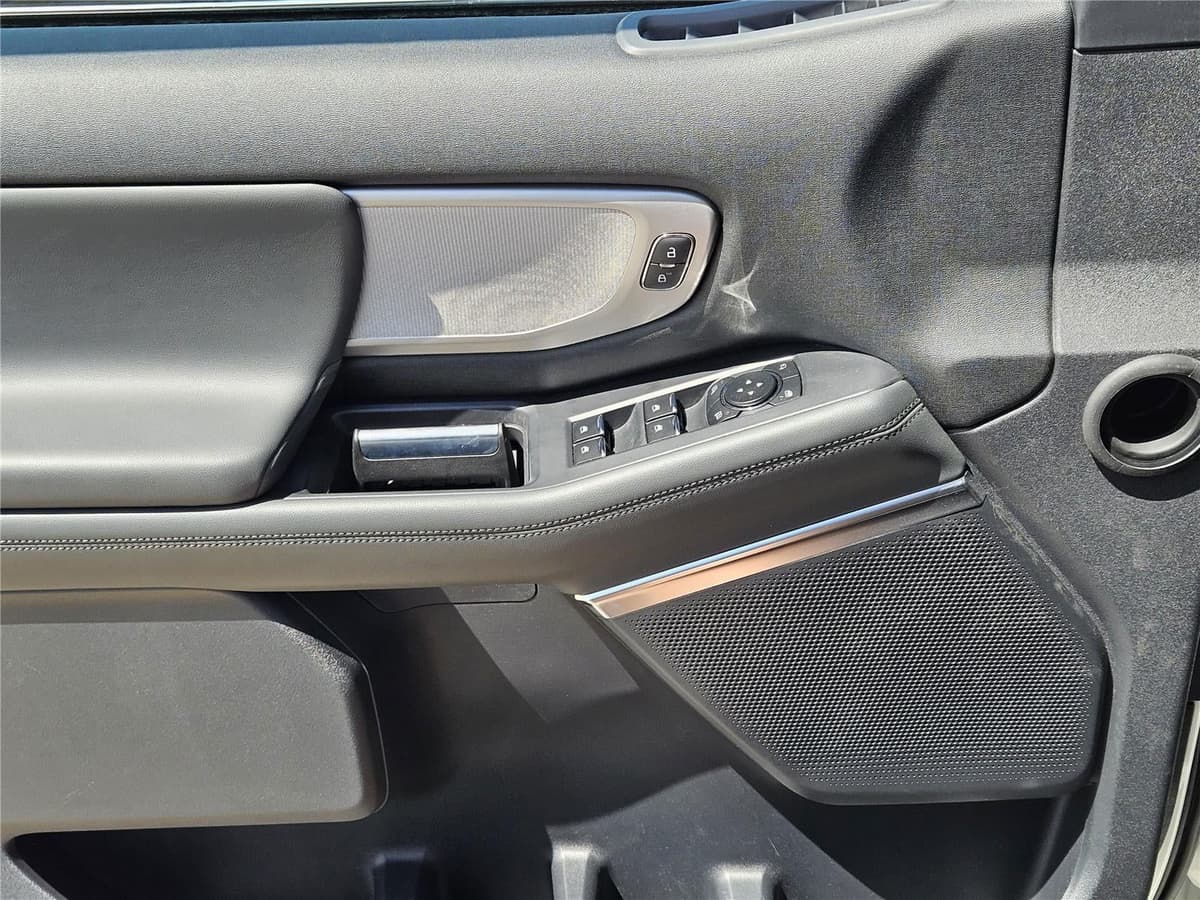 2026 Ford Expedition - Image 18