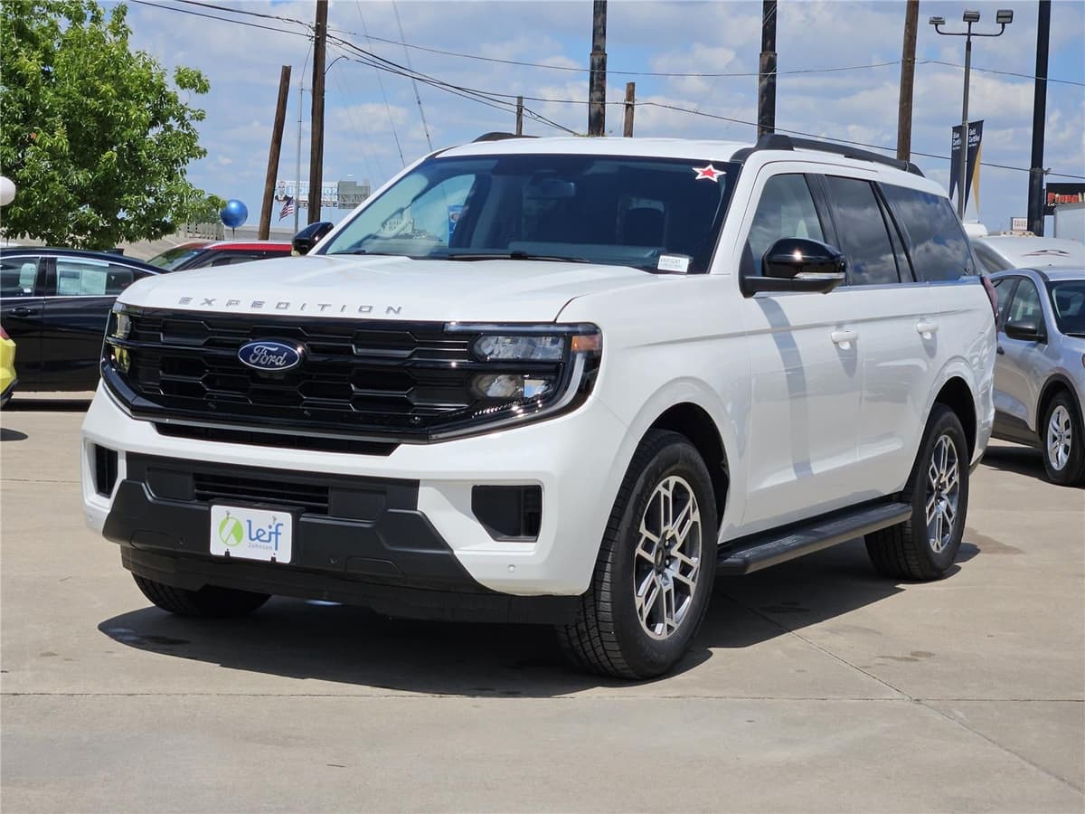 2026 Ford Expedition - Image 2