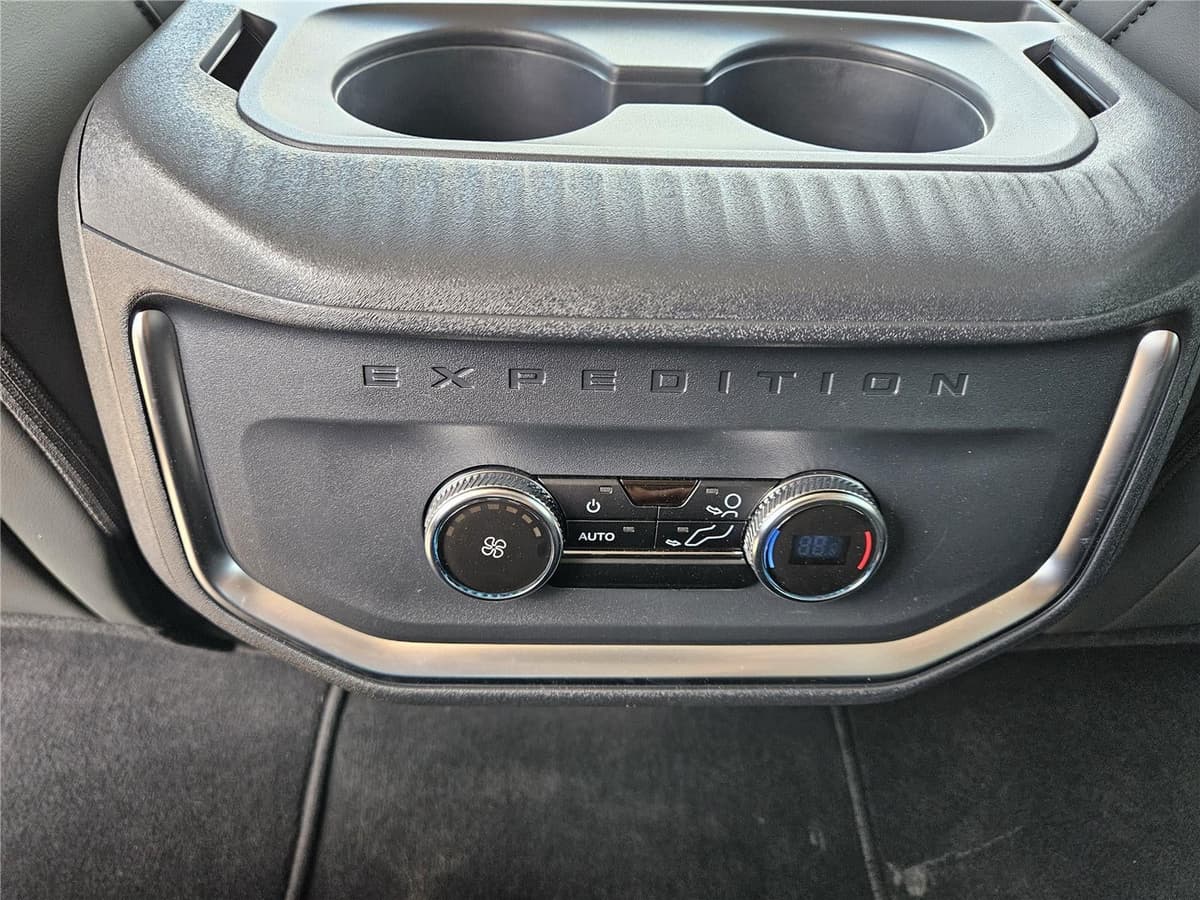 2026 Ford Expedition - Image 23