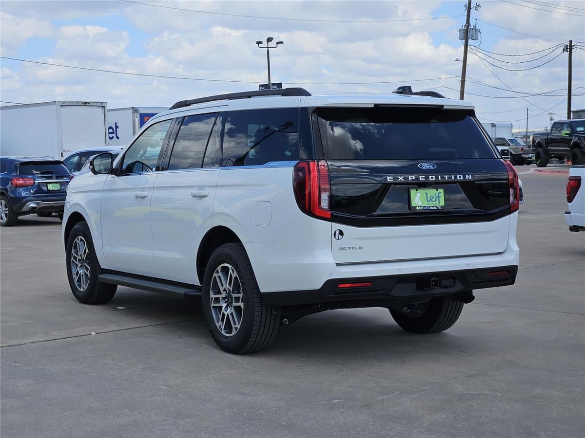 2026 Ford Expedition - Image 3