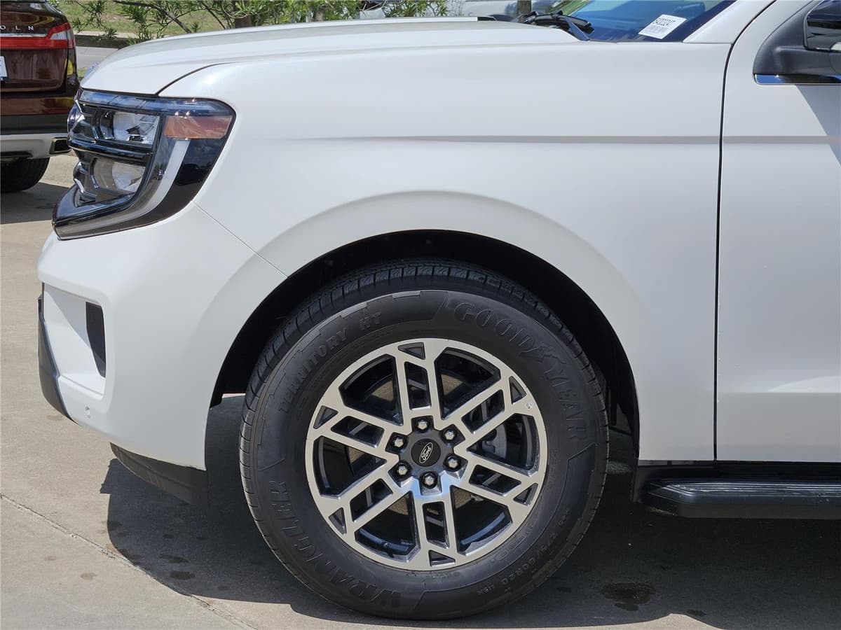 2026 Ford Expedition - Image 6