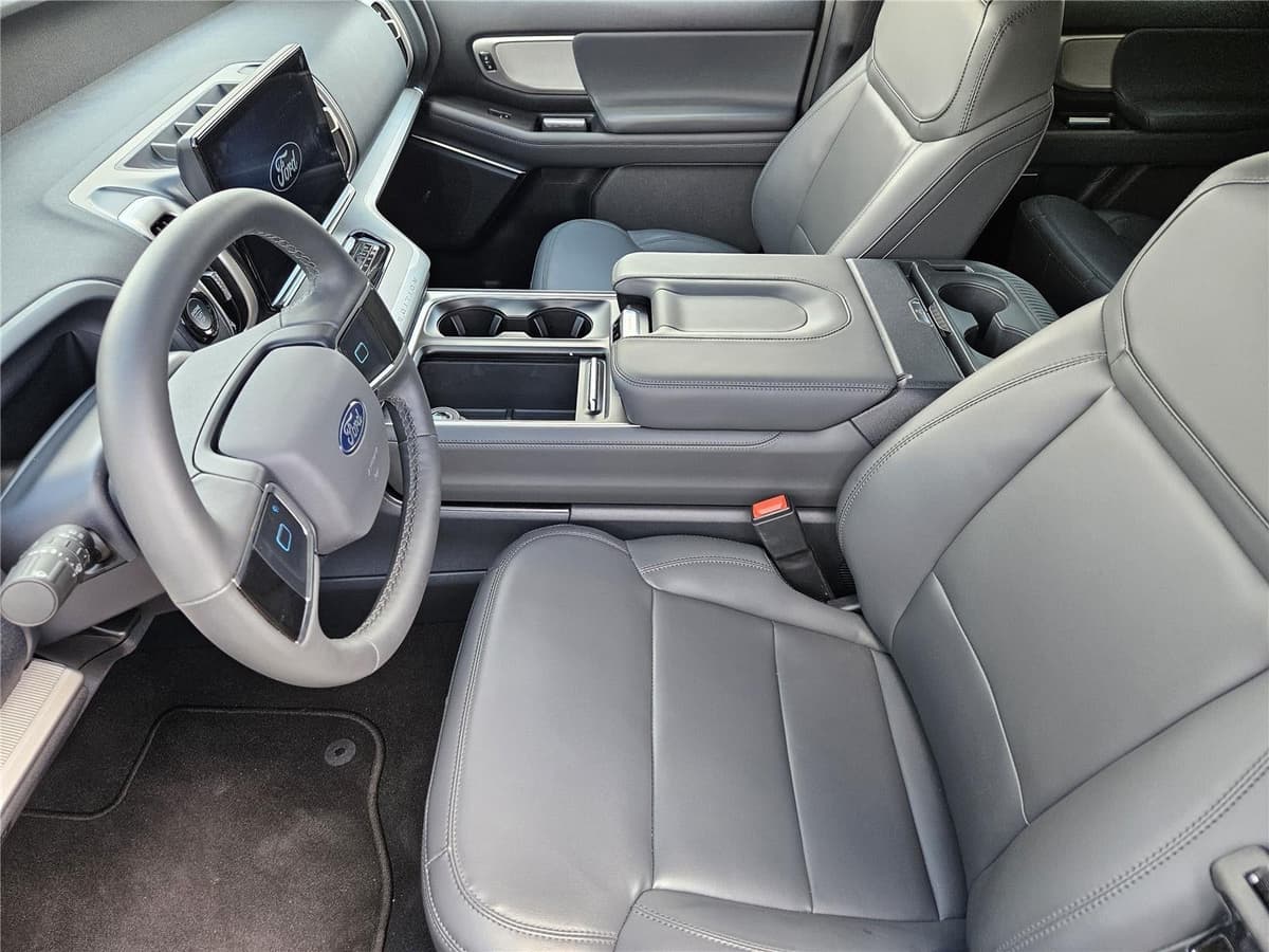 2026 Ford Expedition - Image 9