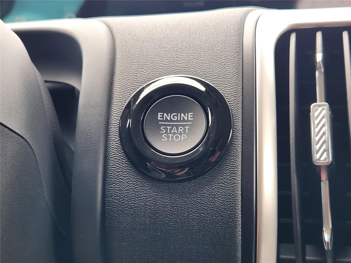 2025 Ford Expedition - Image 16