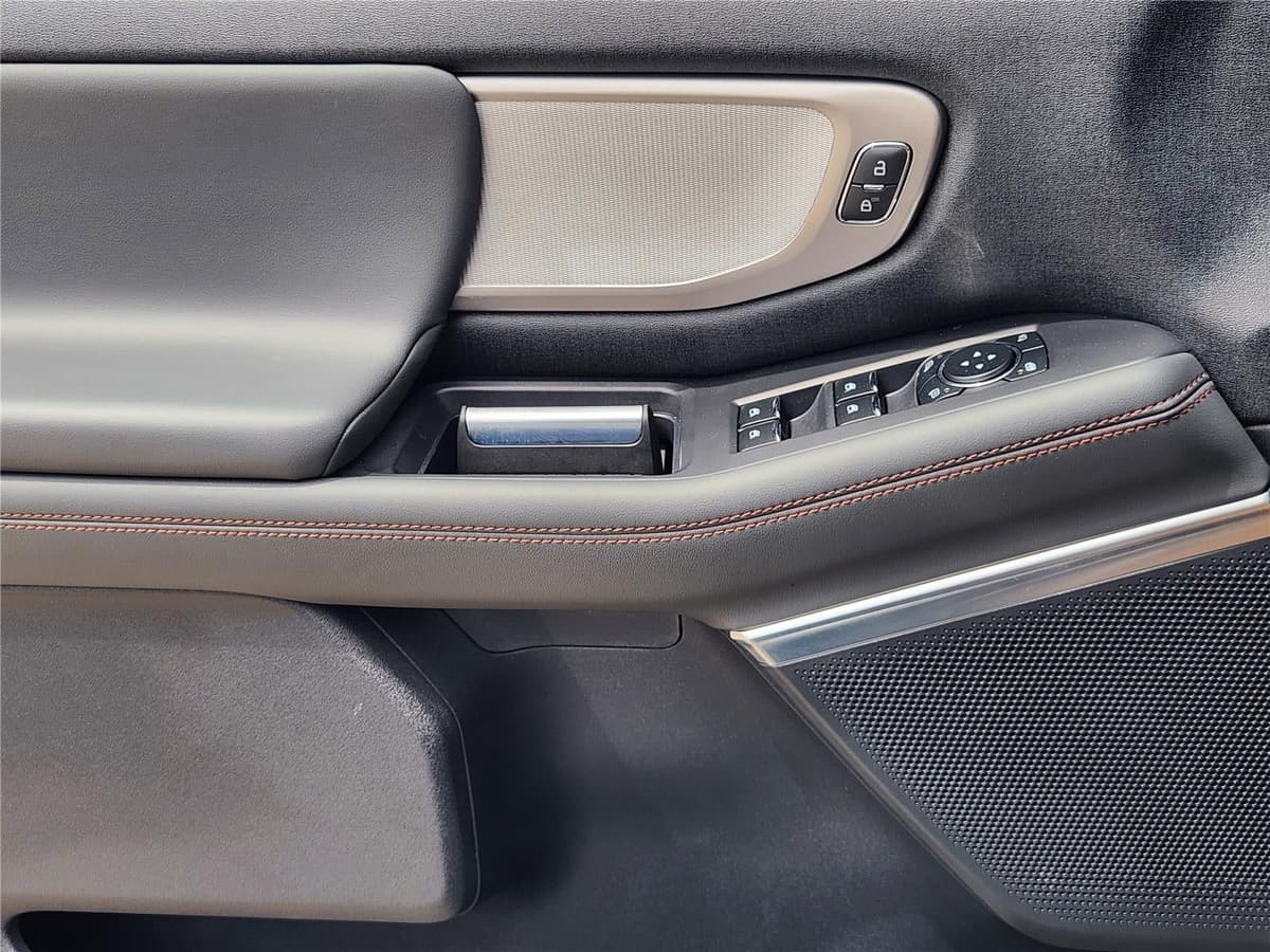 2025 Ford Expedition - Image 17