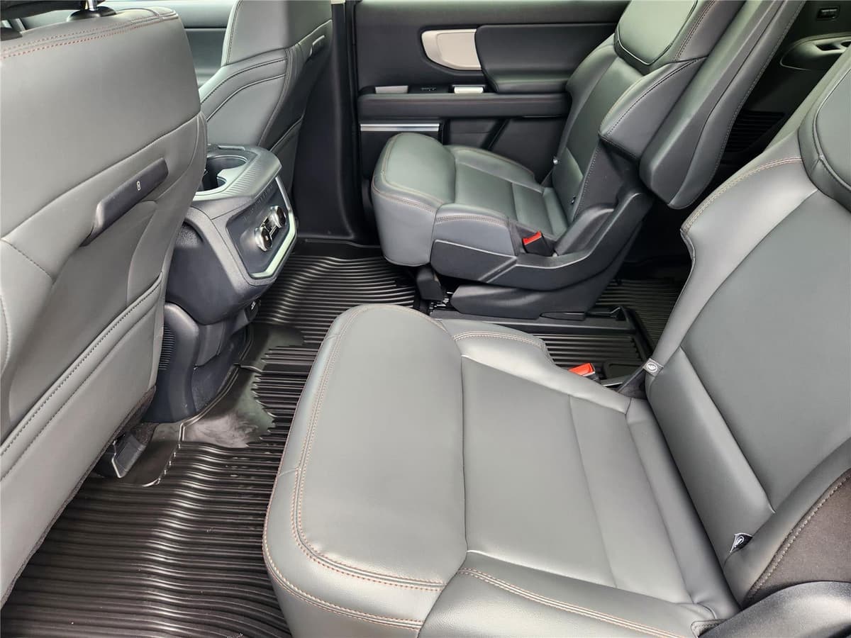 2025 Ford Expedition - Image 21