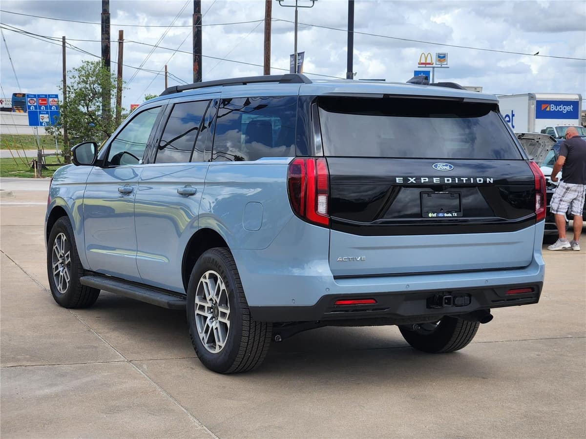 2025 Ford Expedition - Image 3