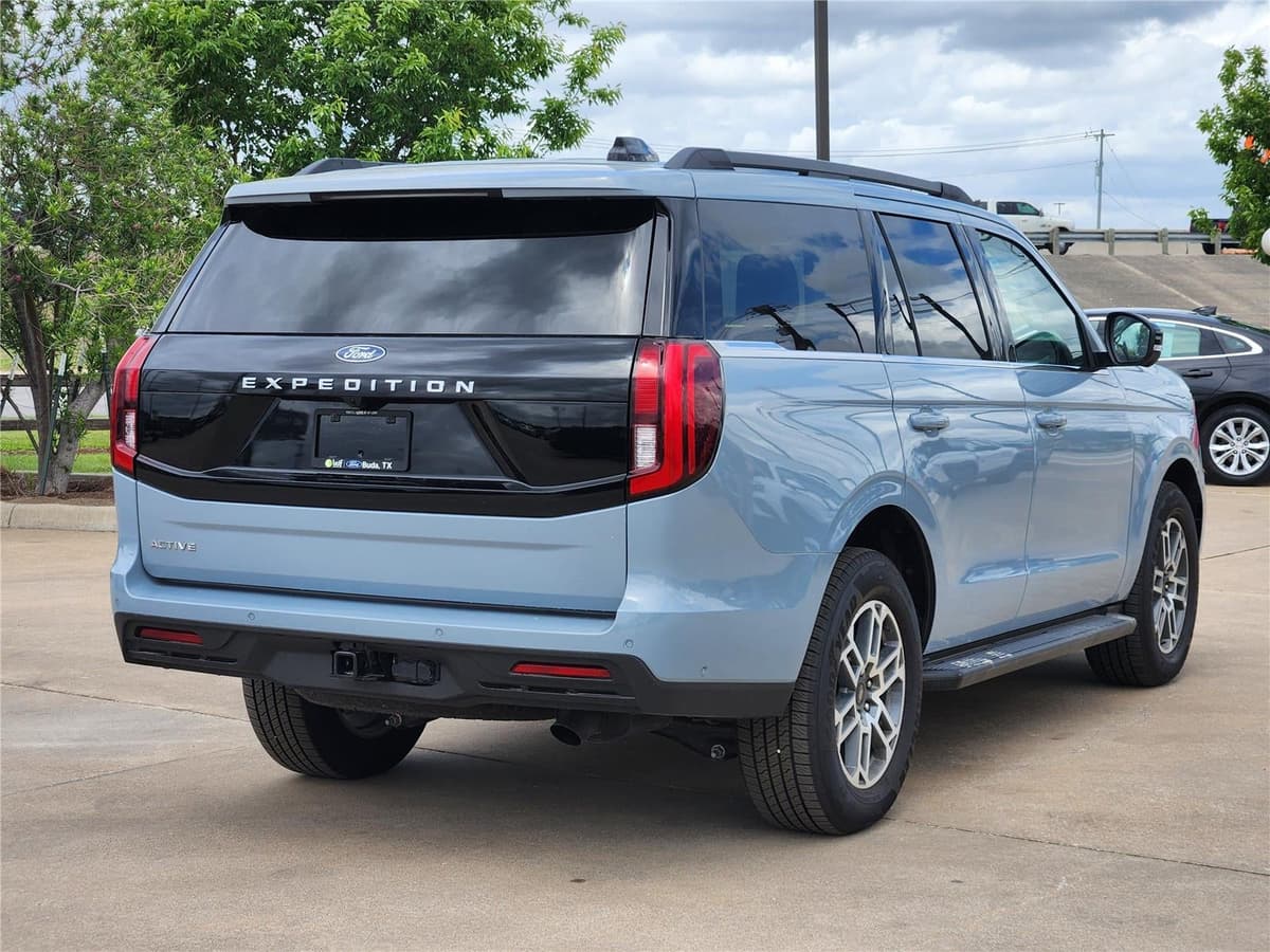 2025 Ford Expedition - Image 4