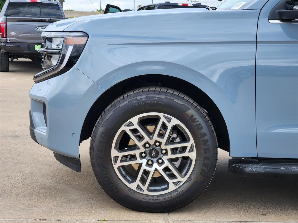 2025 Ford Expedition - Image 6