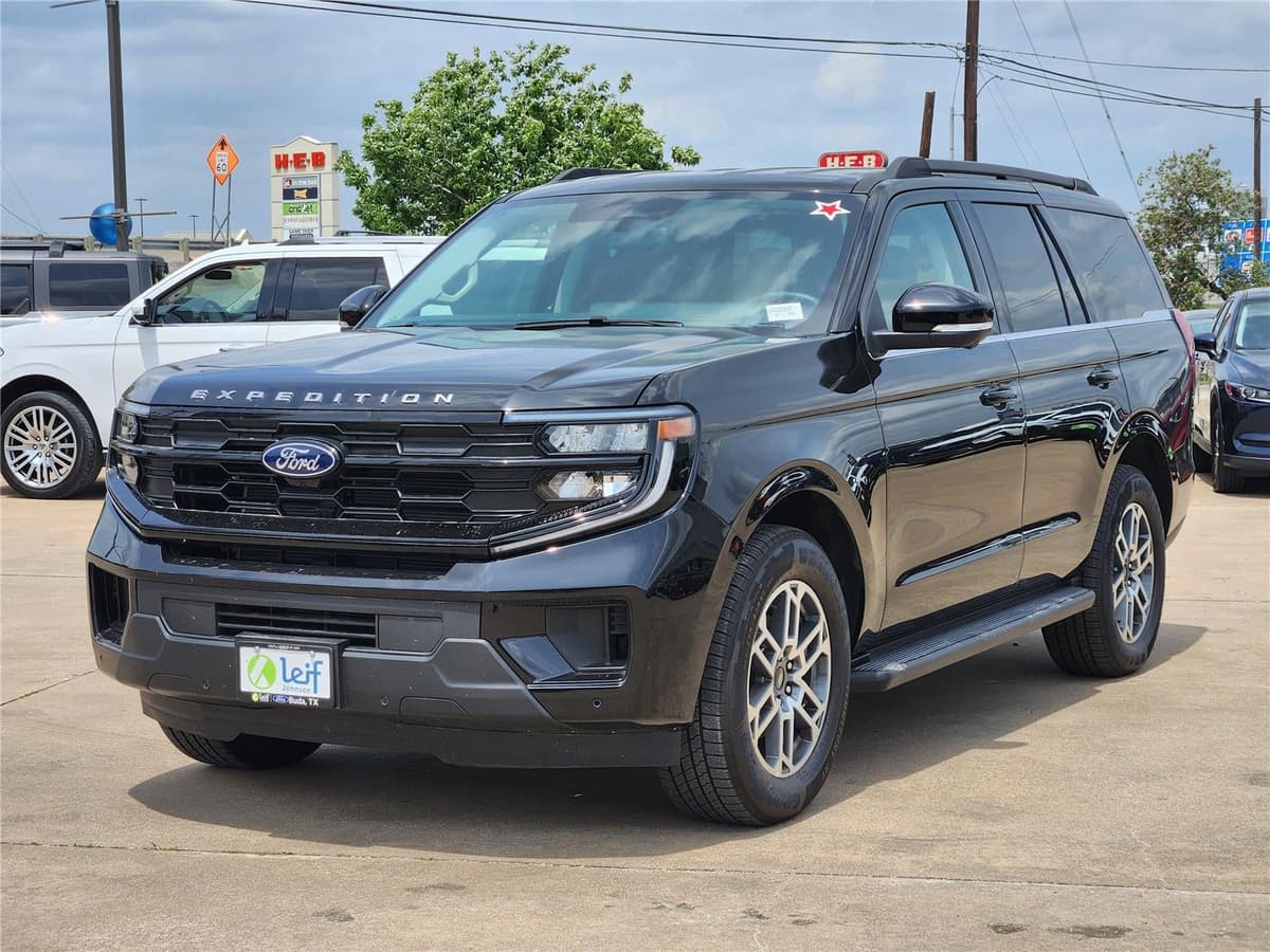 2026 Ford Expedition - Image 2