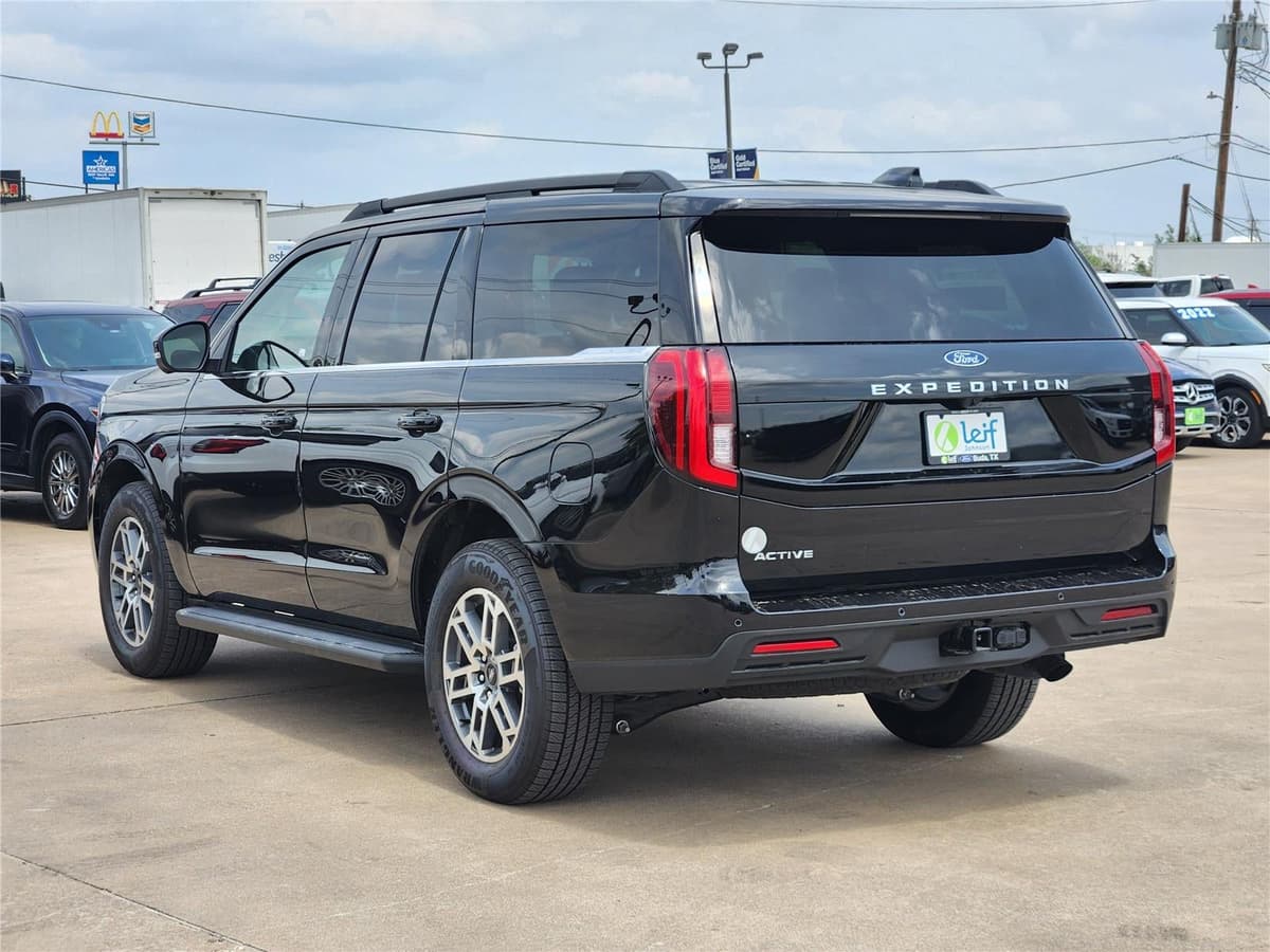 2026 Ford Expedition - Image 3