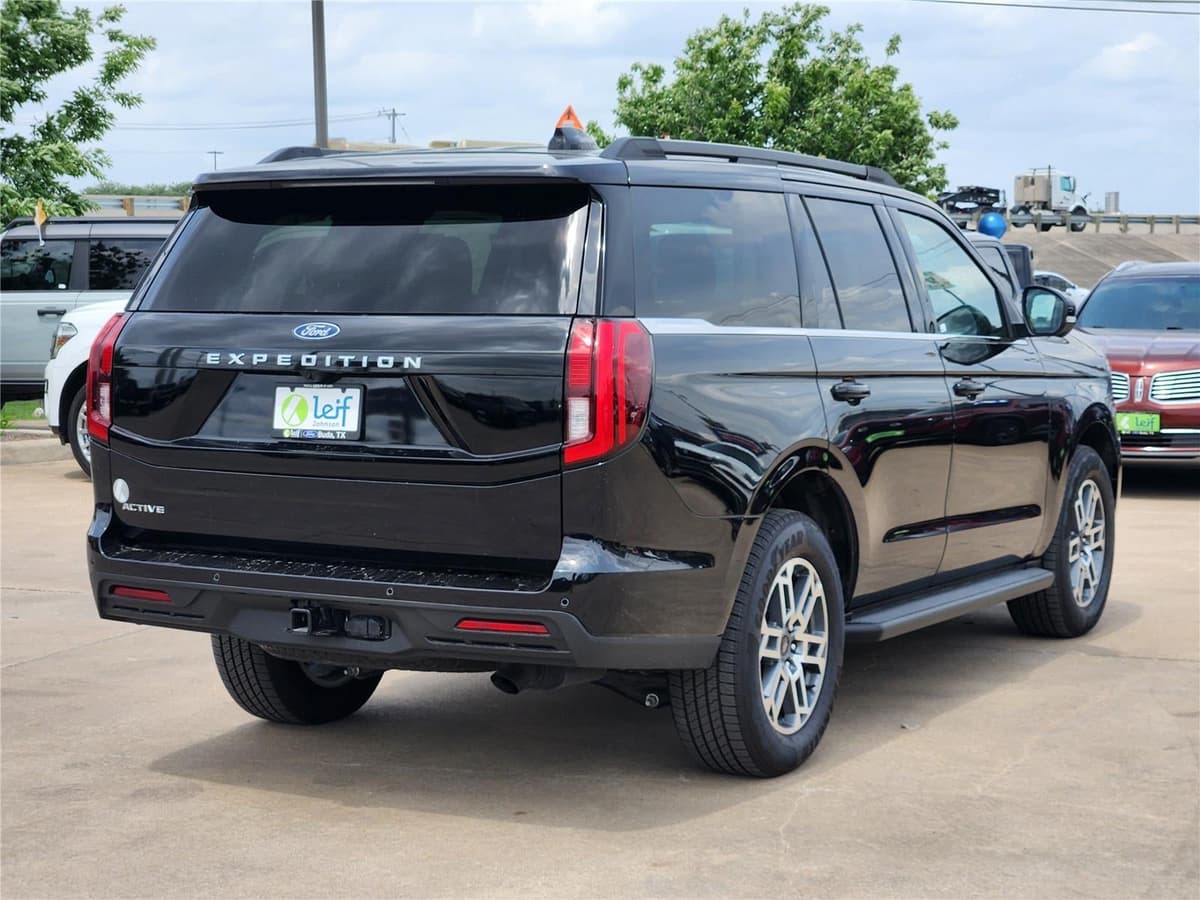 2026 Ford Expedition - Image 4