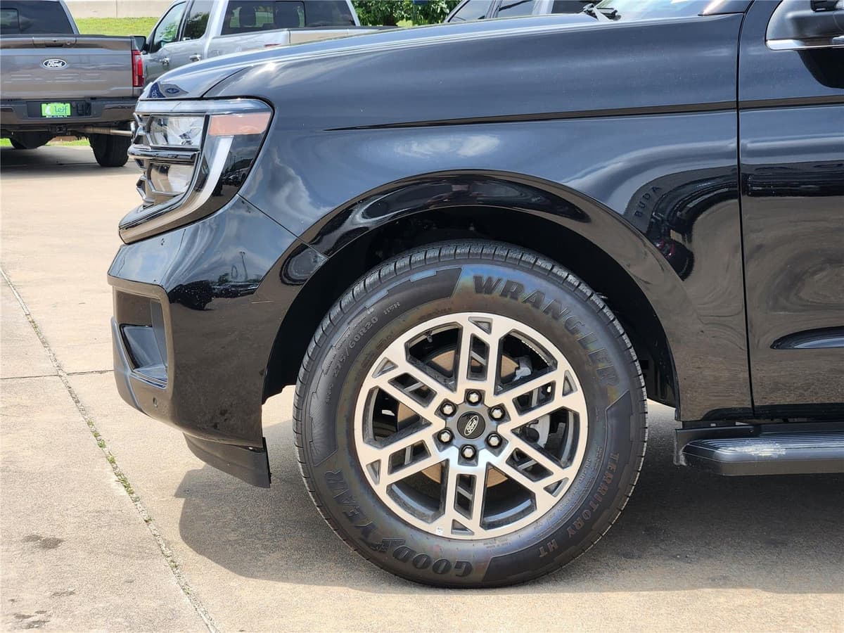 2026 Ford Expedition - Image 6