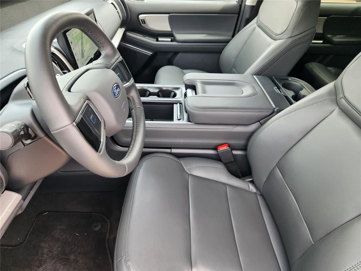 2026 Ford Expedition - Image 9