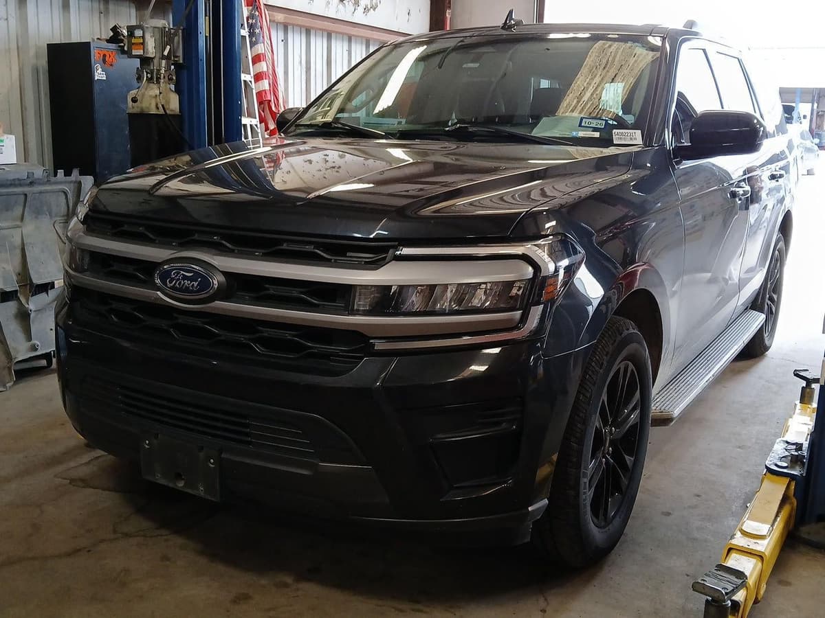 2022 Ford Expedition - Image 1