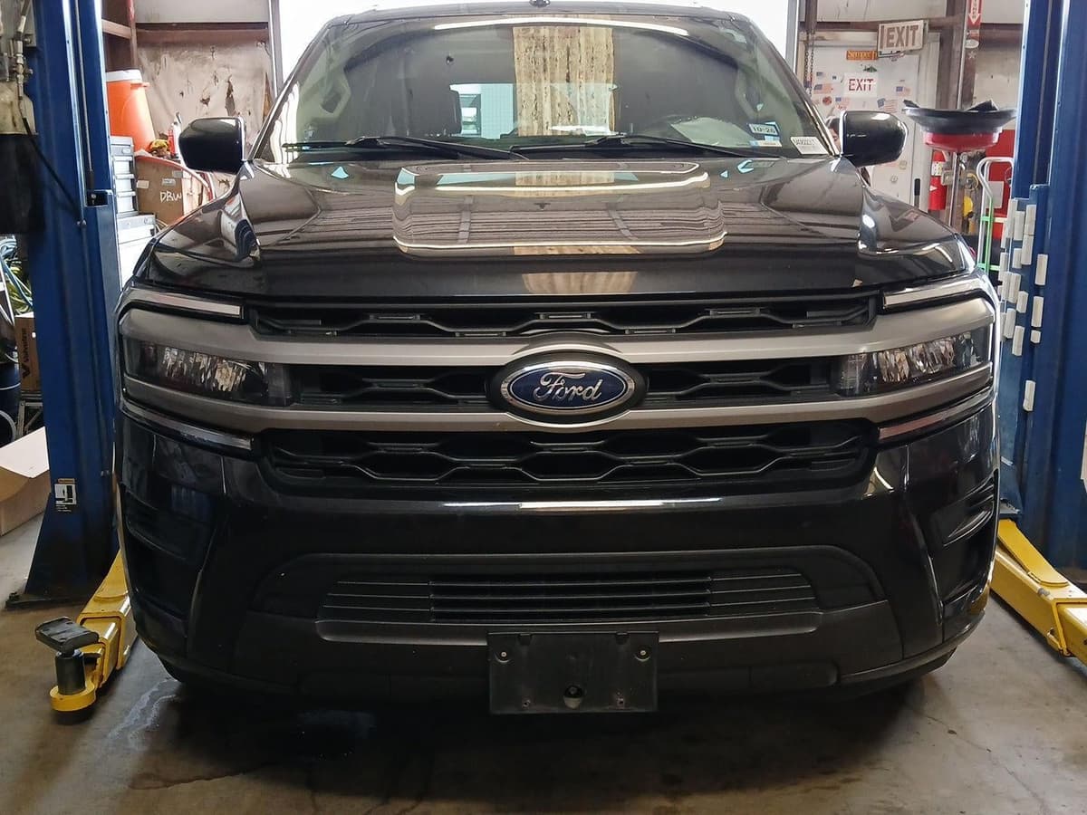 2022 Ford Expedition - Image 2