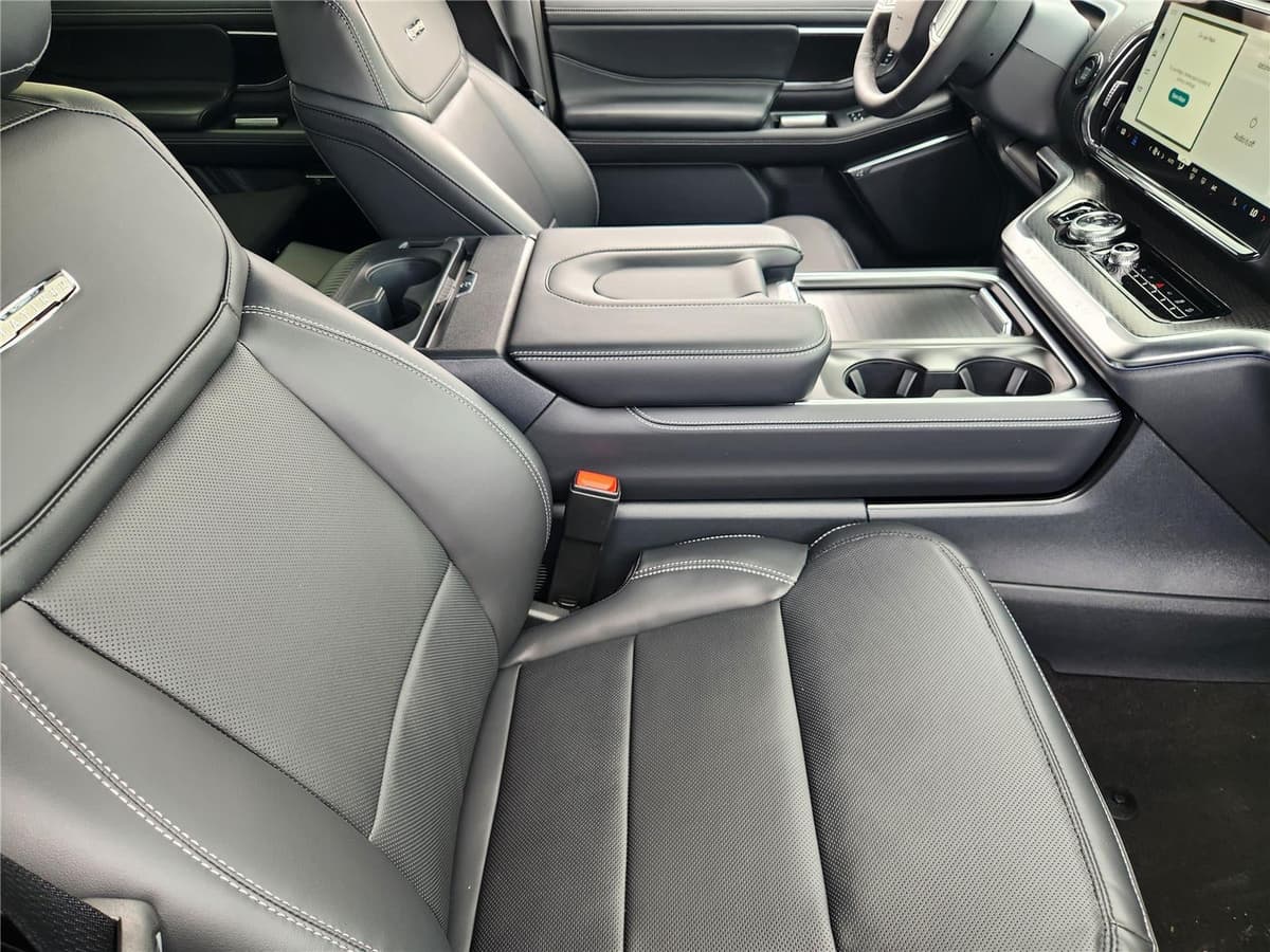 2026 Ford Expedition - Image 10