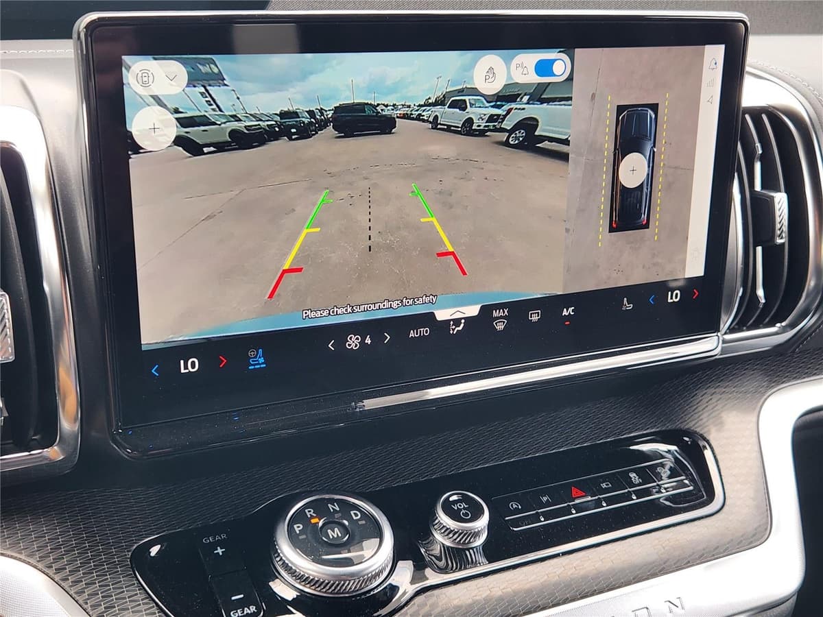 2026 Ford Expedition - Image 13