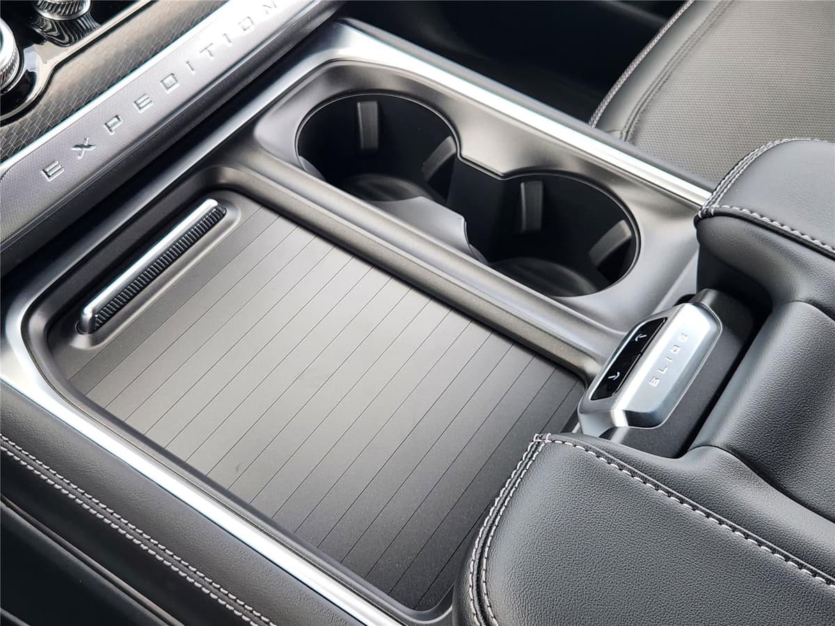 2026 Ford Expedition - Image 15