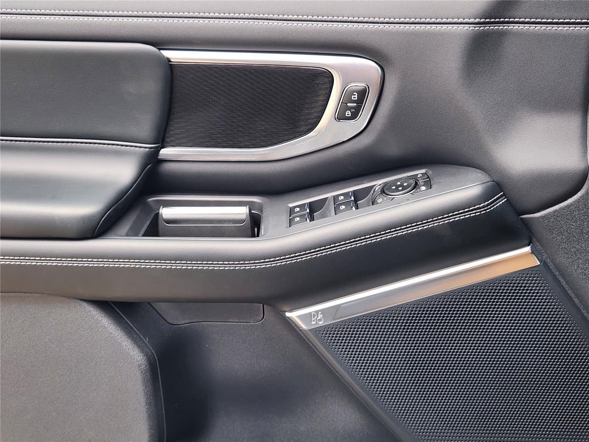 2026 Ford Expedition - Image 17