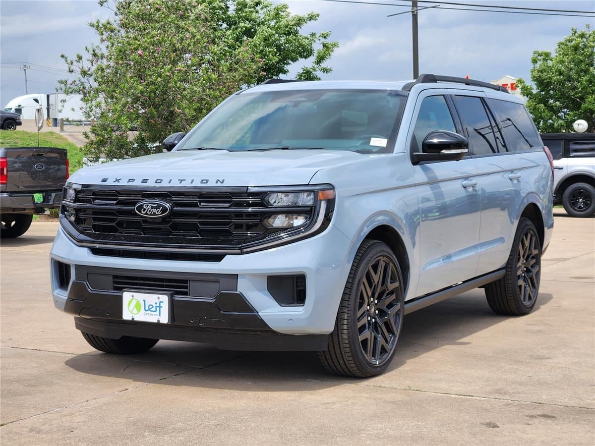2026 Ford Expedition - Image 2