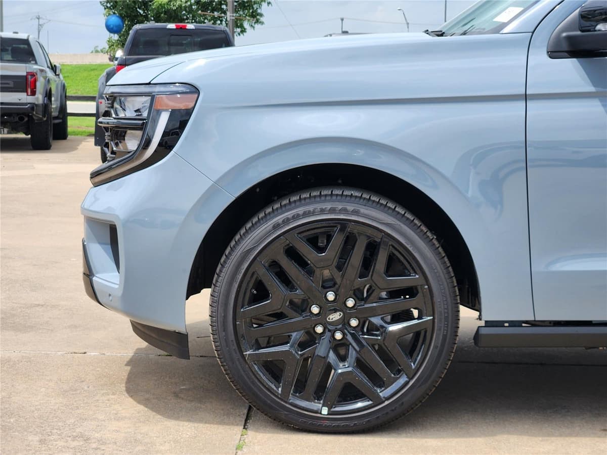 2026 Ford Expedition - Image 6