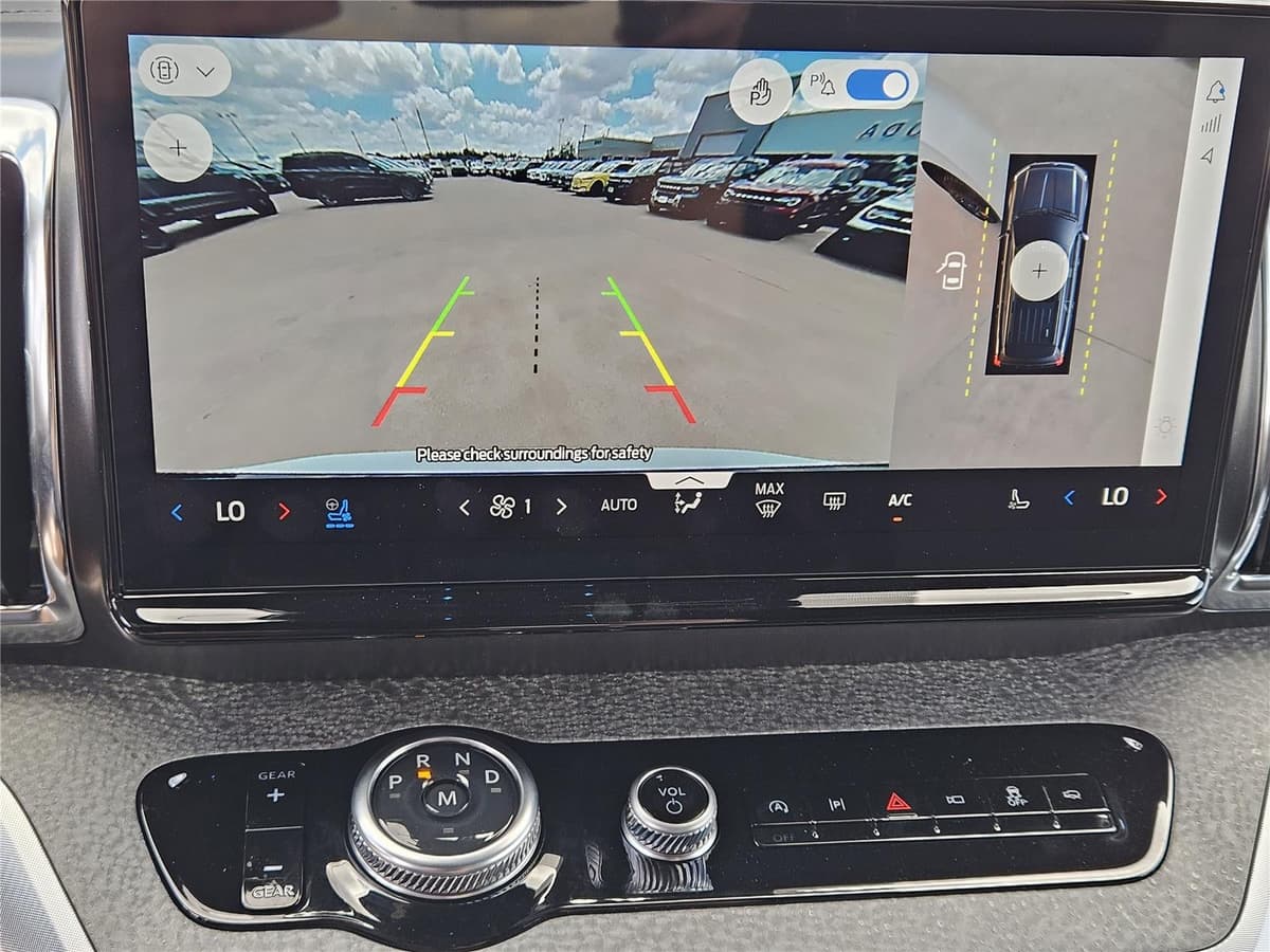 2025 Ford Expedition - Image 14