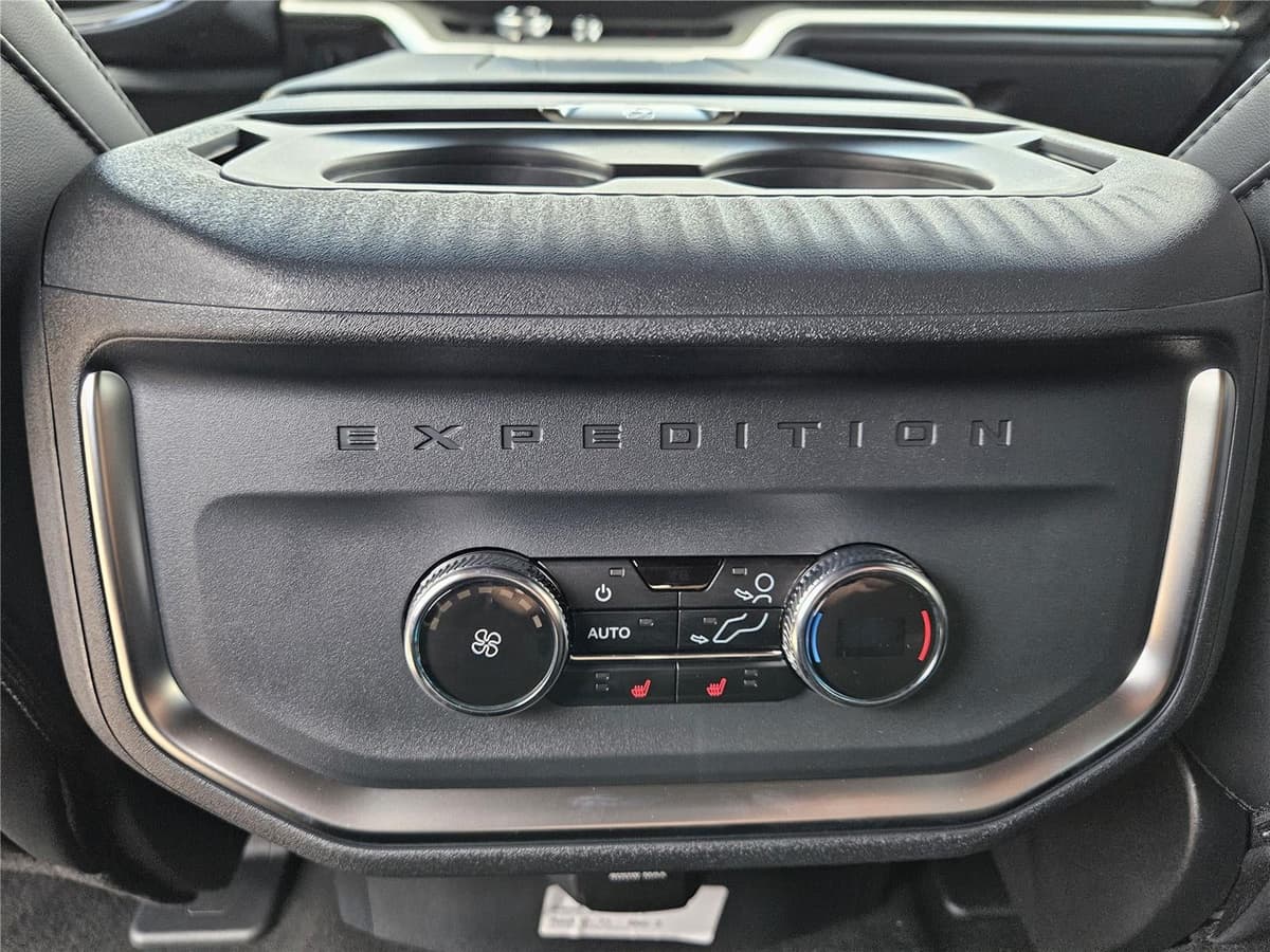 2025 Ford Expedition - Image 22