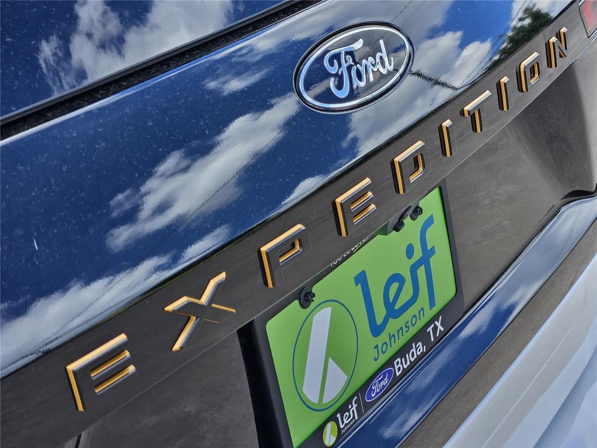 2025 Ford Expedition - Image 8