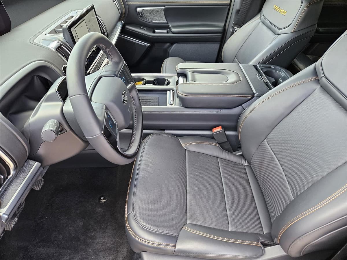 2025 Ford Expedition - Image 9