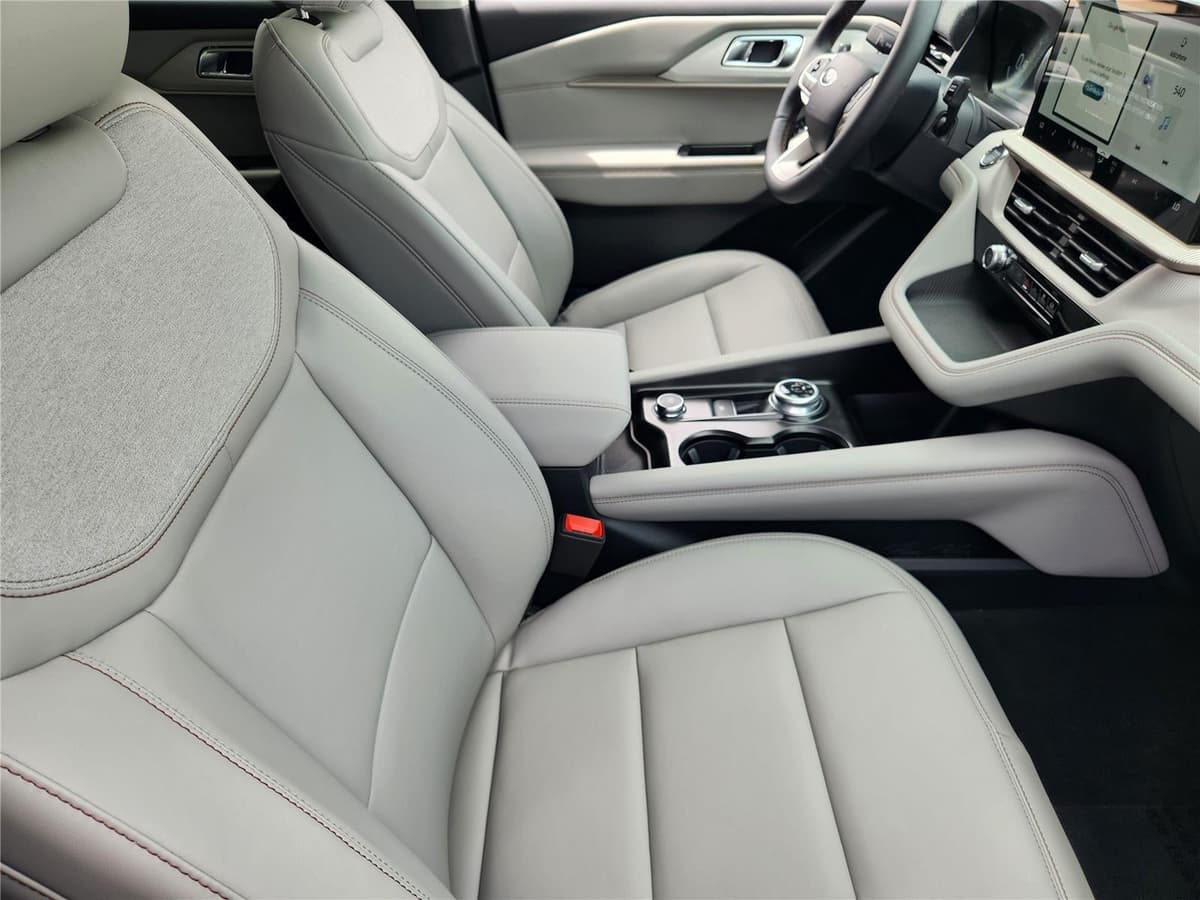 2026 Ford Explorer - Image 10