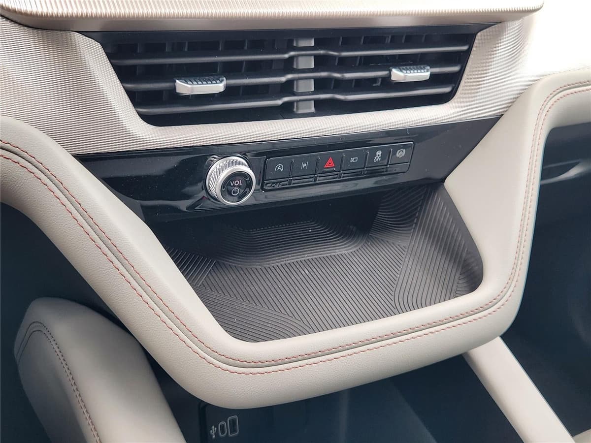 2026 Ford Explorer - Image 14