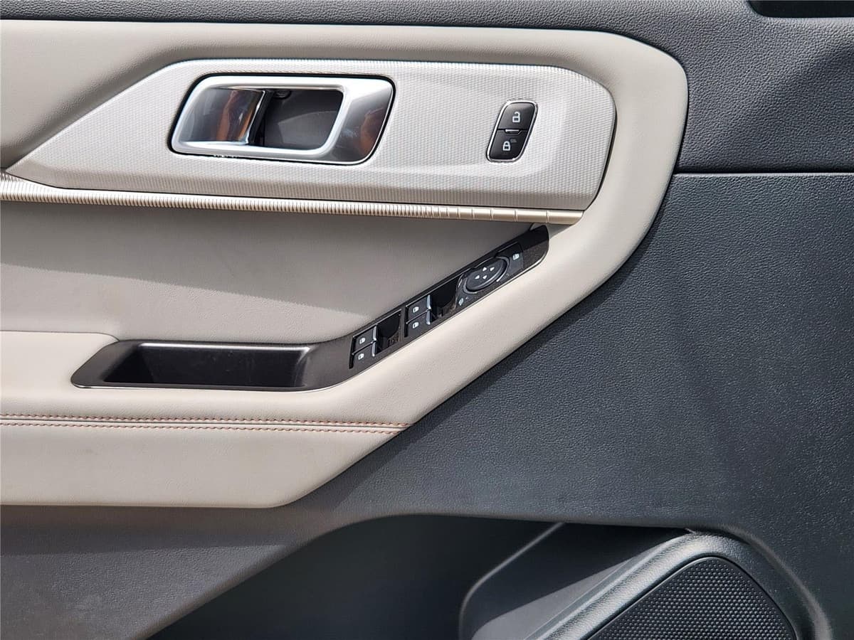 2026 Ford Explorer - Image 17