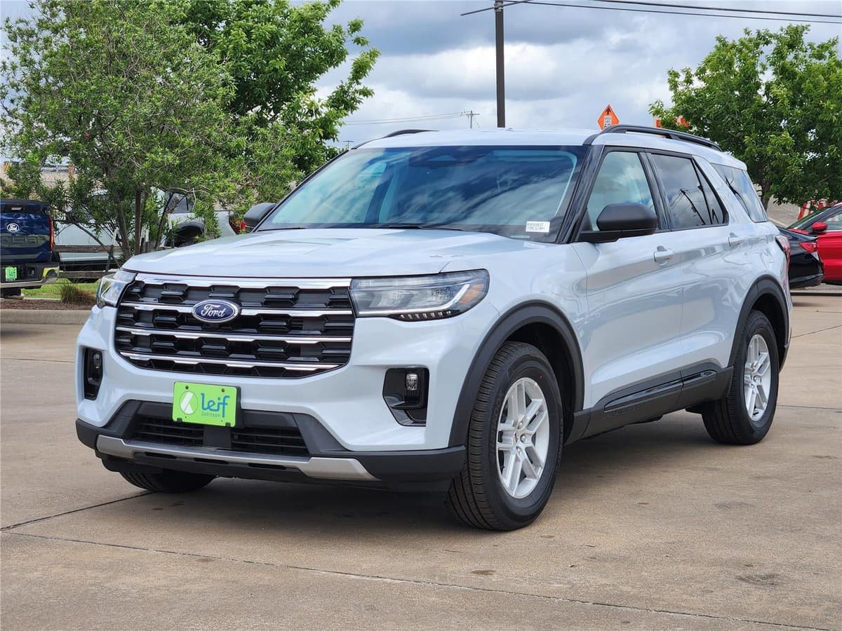 2026 Ford Explorer - Image 2