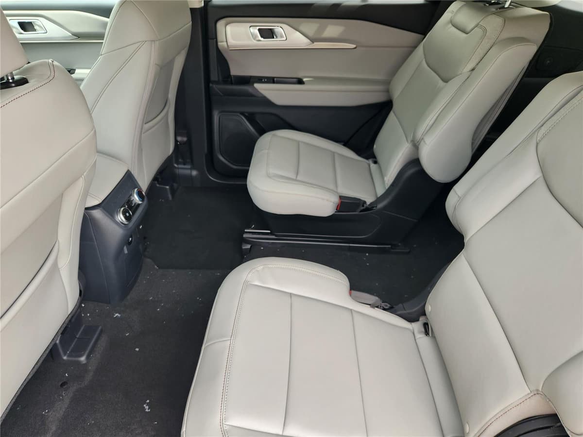 2026 Ford Explorer - Image 20