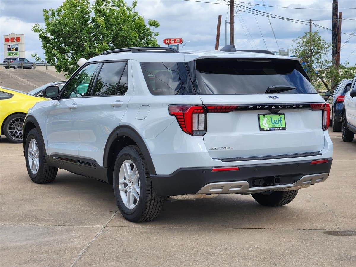 2026 Ford Explorer - Image 3