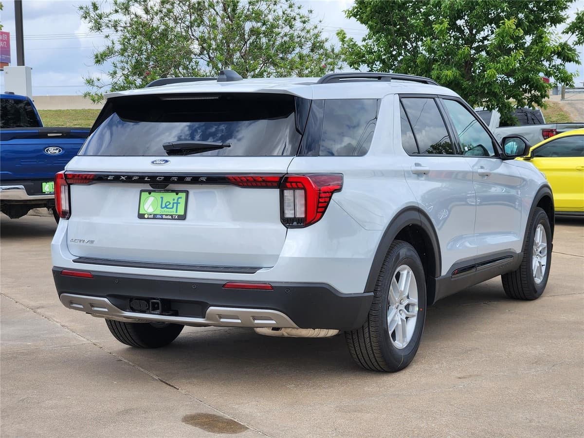 2026 Ford Explorer - Image 4