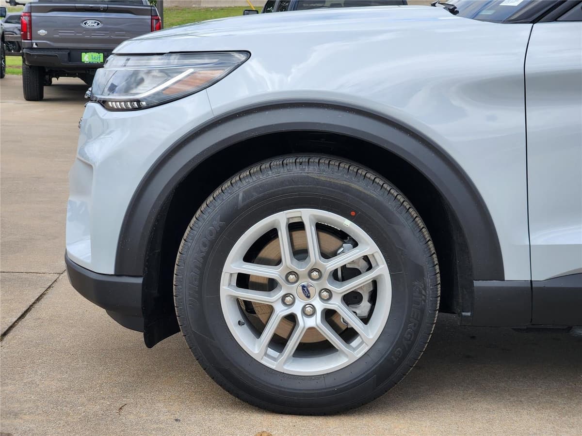 2026 Ford Explorer - Image 6