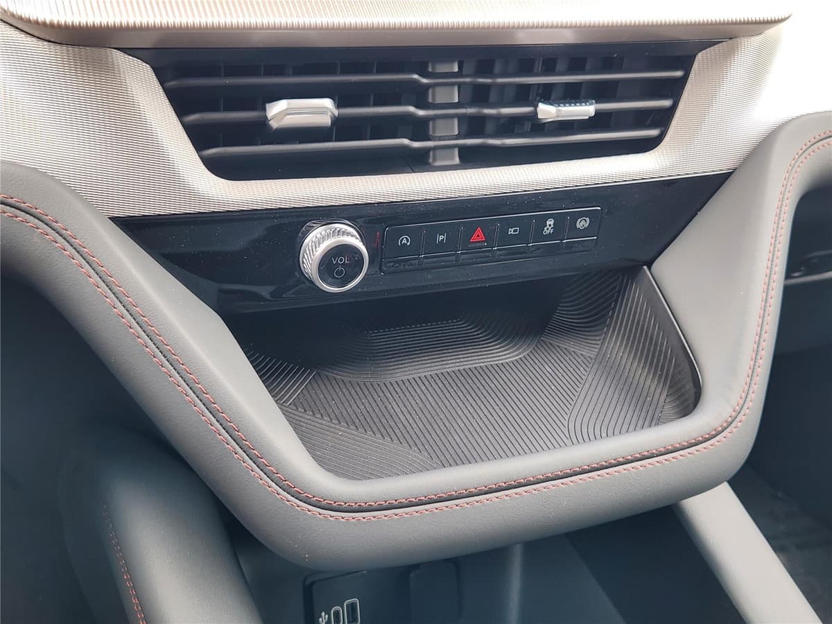 2026 Ford Explorer - Image 14